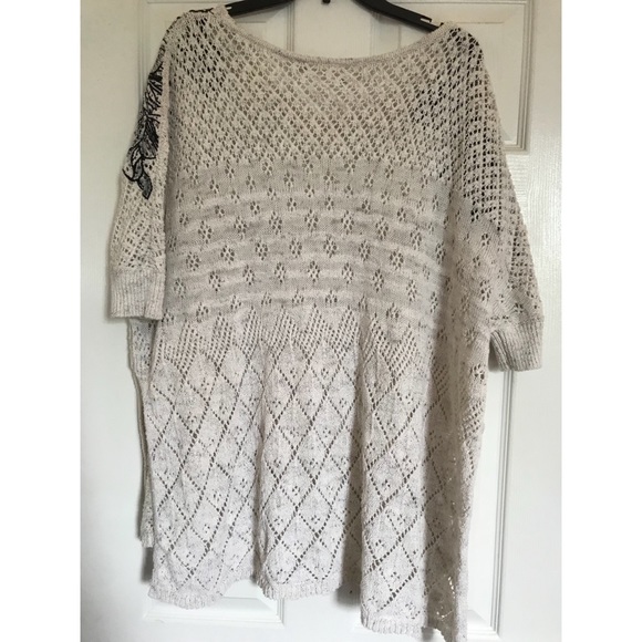 Anthropologie - XS - Embroidered Light Sweater - Picture 3 of 4